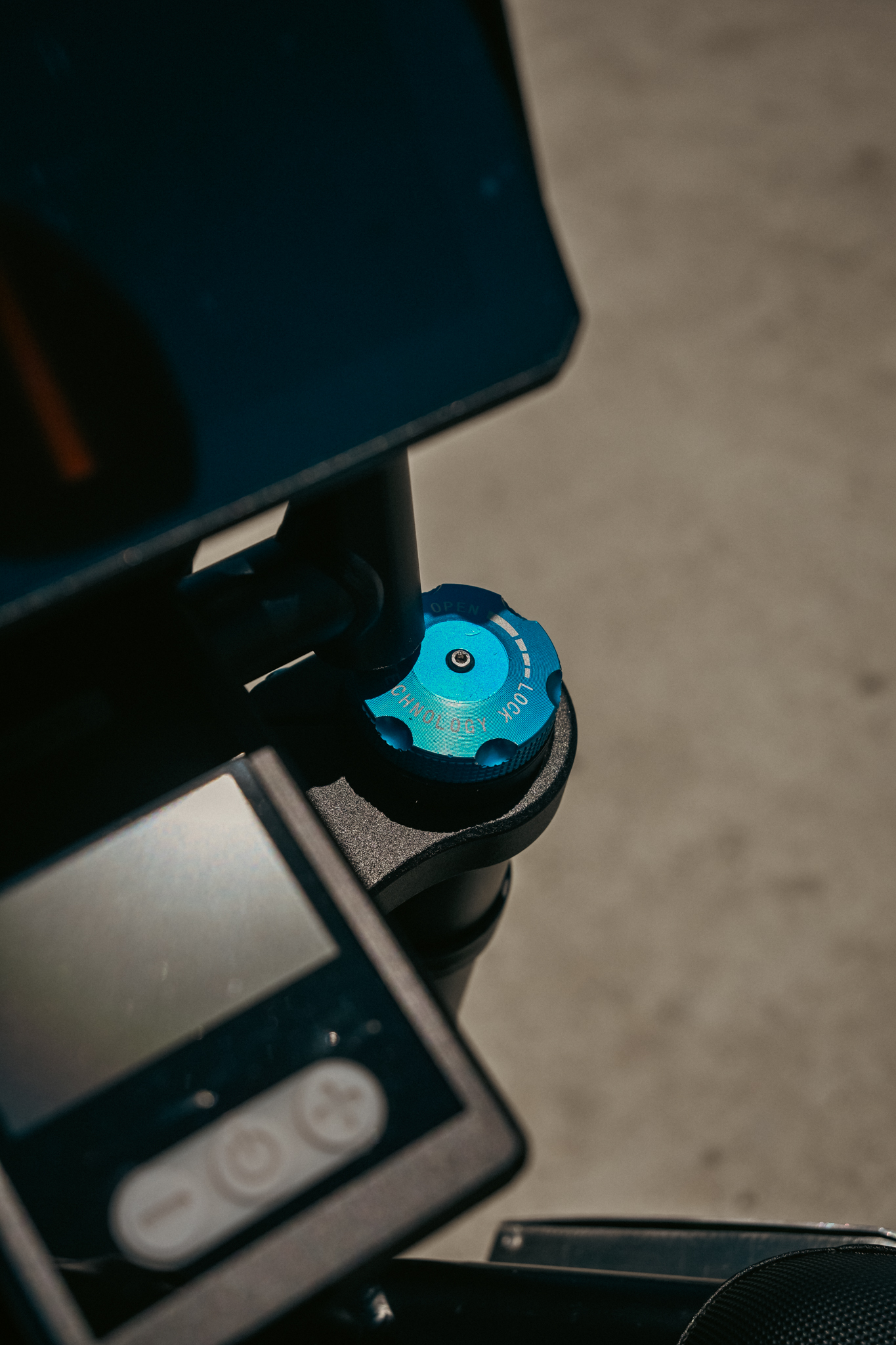 Blue anodized fork top cap on the DNM Mozo front fork, dash and Flipsky display visible below