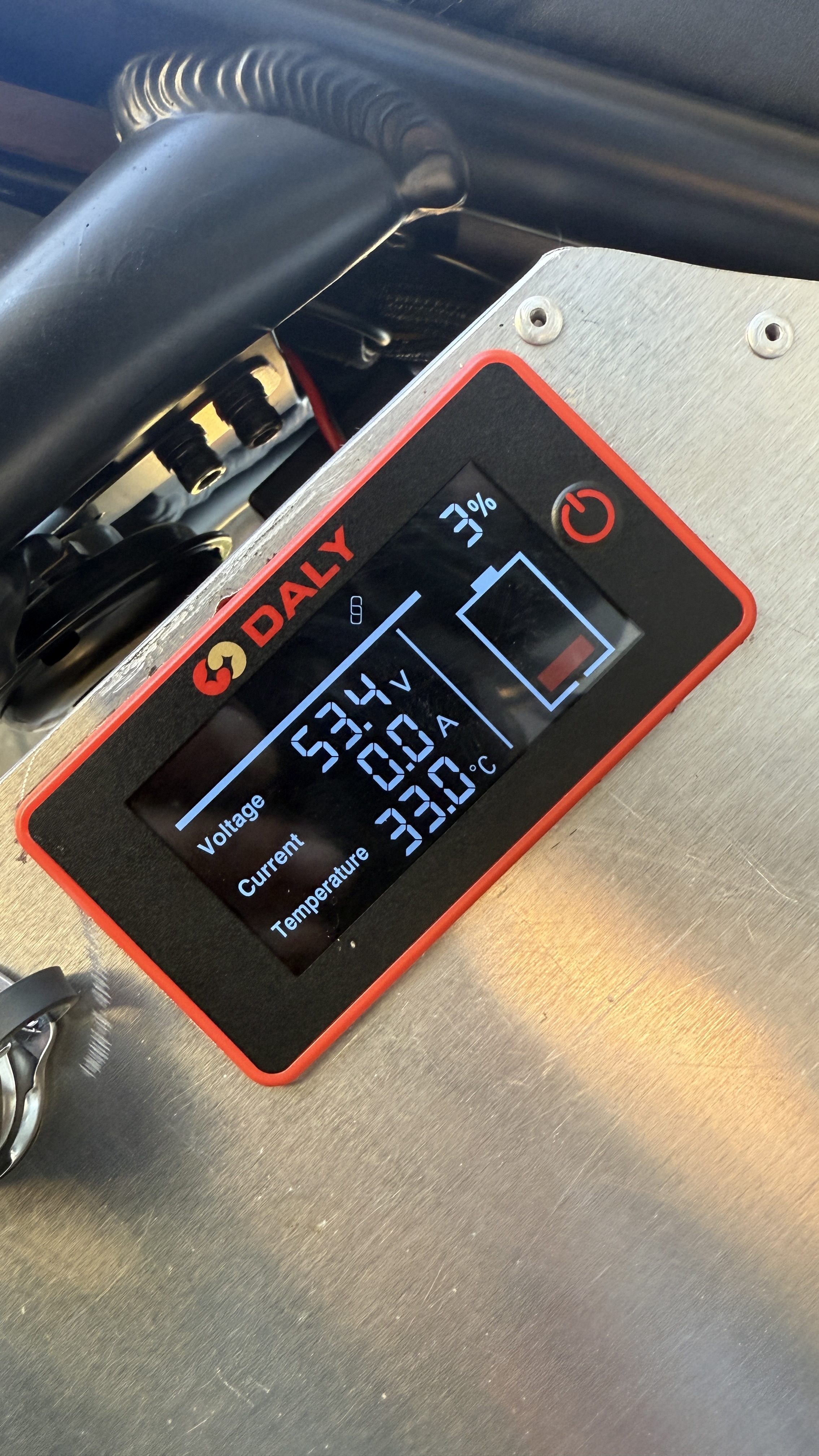 Daly BMS LCD display showing 53.4V on first power-on